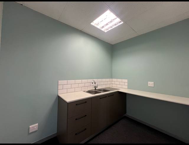 136M² OFFICE TO LET IN HYDE PARK